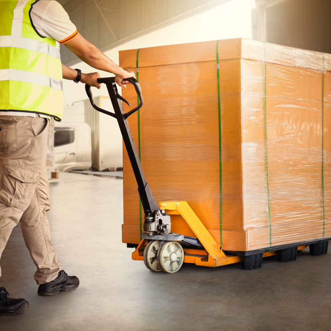 CÓMO UTILIZAR UN PALLET JACK MANUAL DE MANERA SEGURA