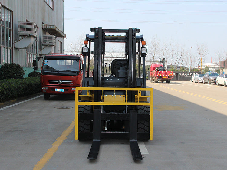 FD40 / 4 TON / 8,800 lbs MONTACARGAS DIESEL