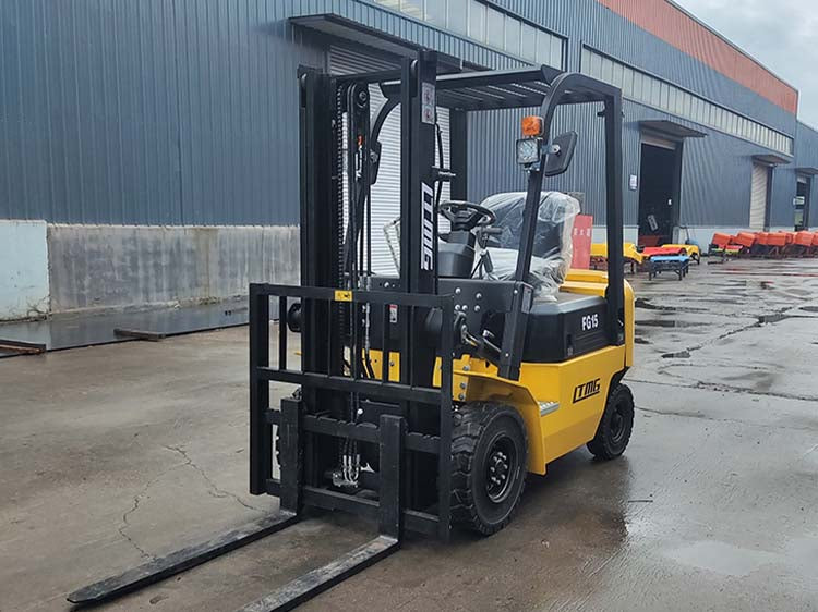 FD15/ 1.5 TON / 3300 lbs MONTACARGAS DIESEL