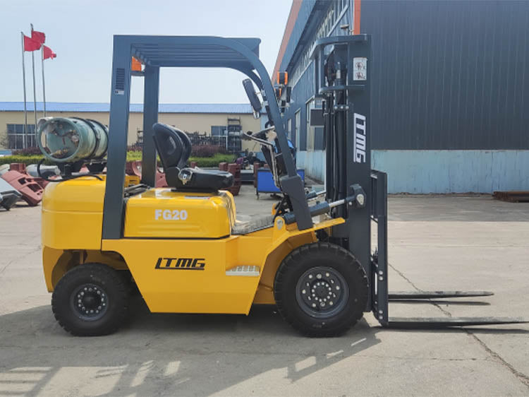 FG25 / 2.5 TON / 5500 lbs MONTACARGAS GAS LP