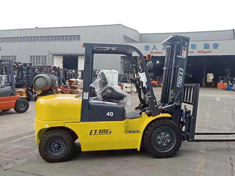 FG40 / 4 TON / 8800 lbs / MONTACARGAS GAS LP