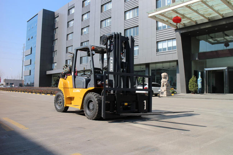 FG50 / 5 TON / 11,000 LBS / MONTACARGAS GAS LP